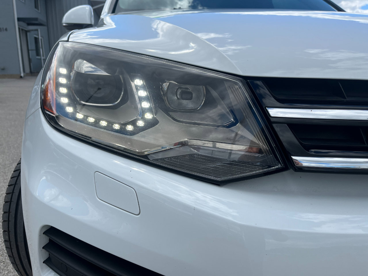 Used 2012 Volkswagen Touareg Hybrid image 37