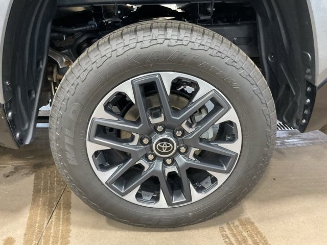 Used 2022 Toyota Tundra Limited AWD/4WD image 7