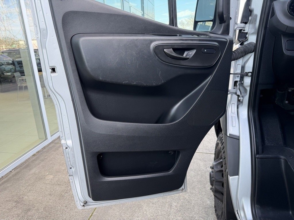 Used 2023 Mercedes-Benz Sprinter 144 Cargo image 11
