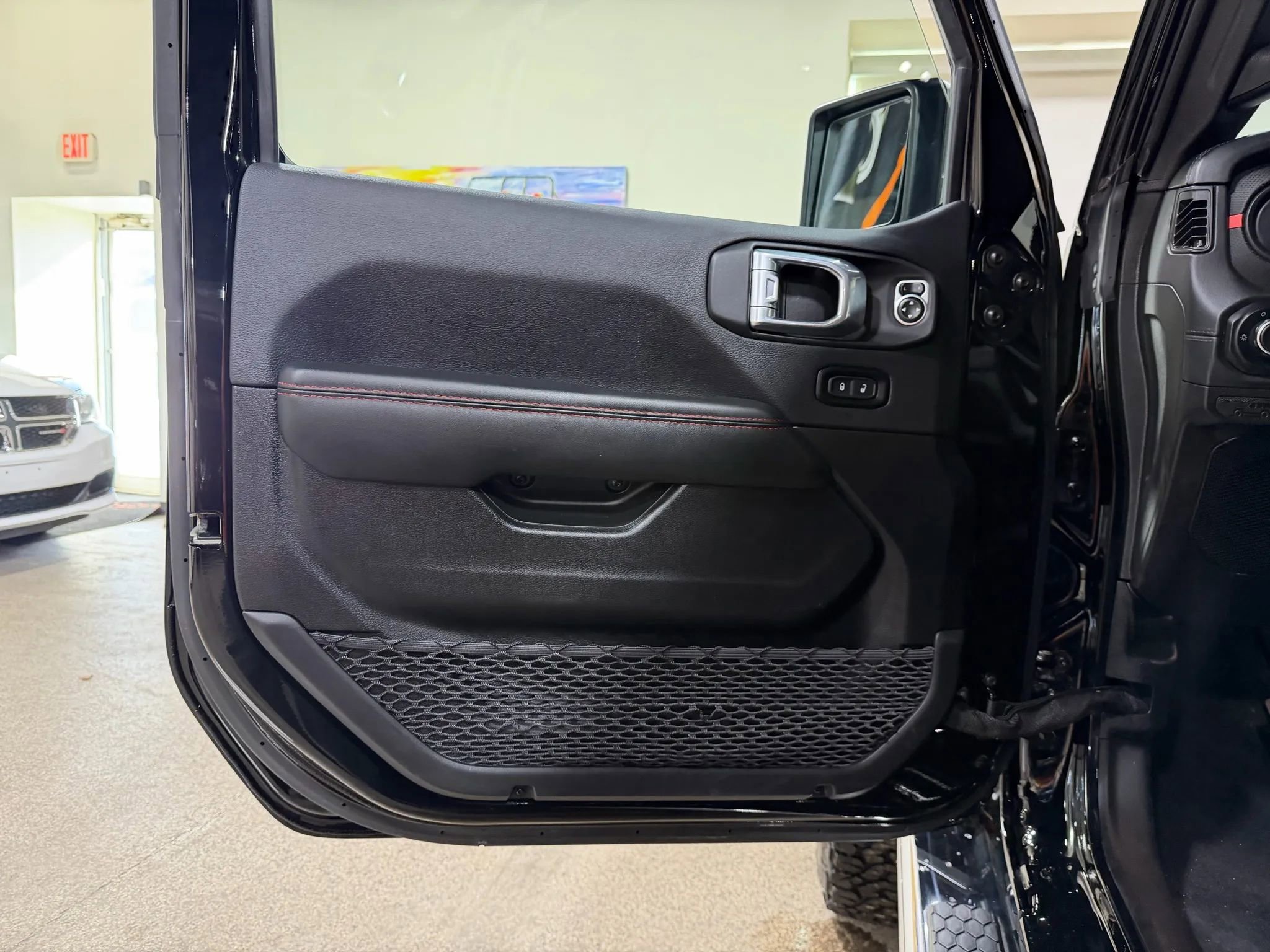 Used 2024 Jeep Wrangler Unlimited Rubicon image 25