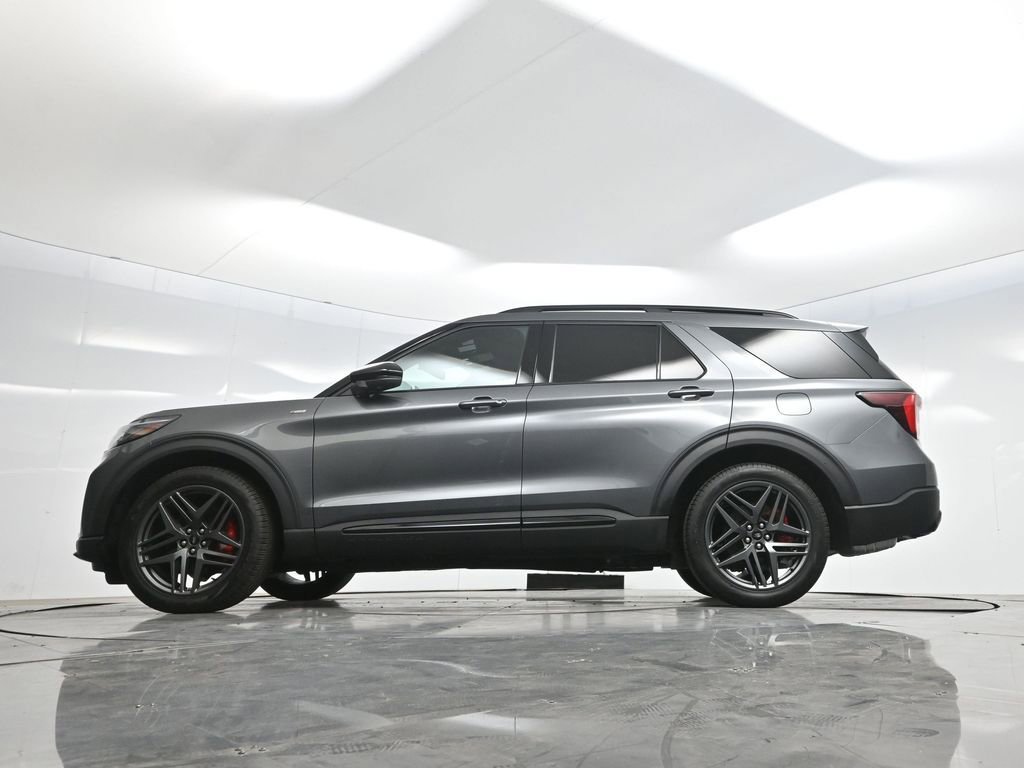 Used 2025 Ford Explorer ST-Line w/ Premium Package image 61