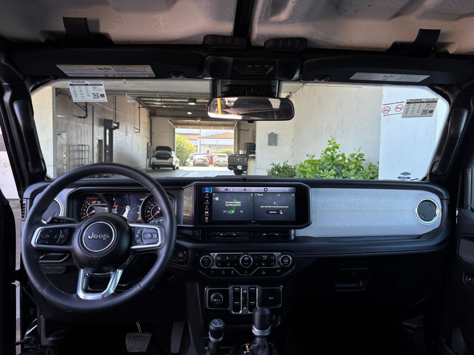 Used 2025 Jeep Wrangler Unlimited Sahara AWD/4WD image 31