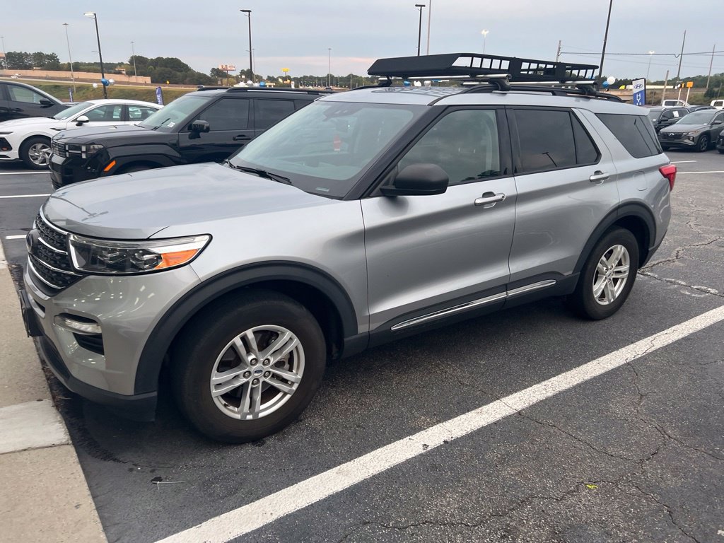 Used 2023 Ford Explorer XLT w/ Equipment Group 202A AWD/4WD image 2