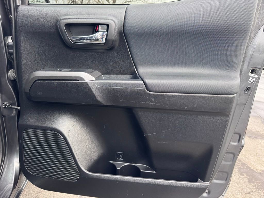 Used 2019 Toyota Tacoma TRD Off-Road image 25