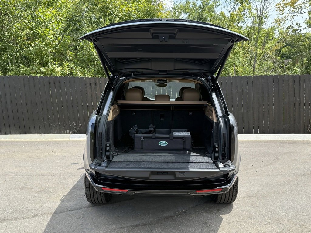 New 2025 Land Rover Range Rover SE image 5