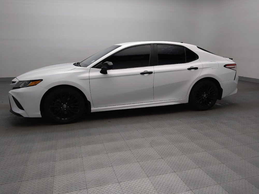 Used 2020 Toyota Camry SE image 2