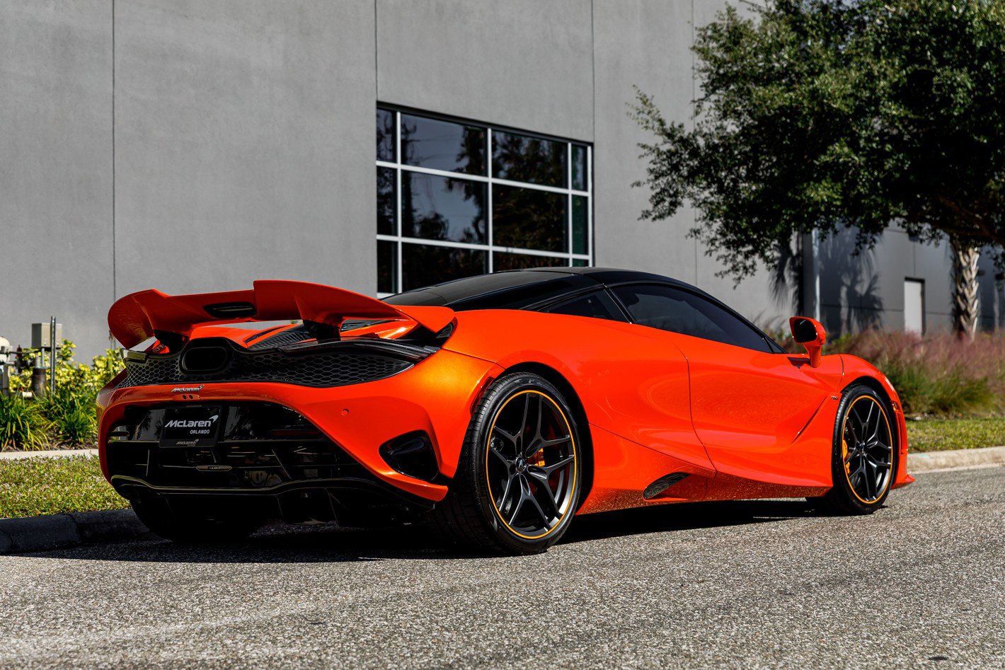 Used 2024 McLaren 750S RWD image 8