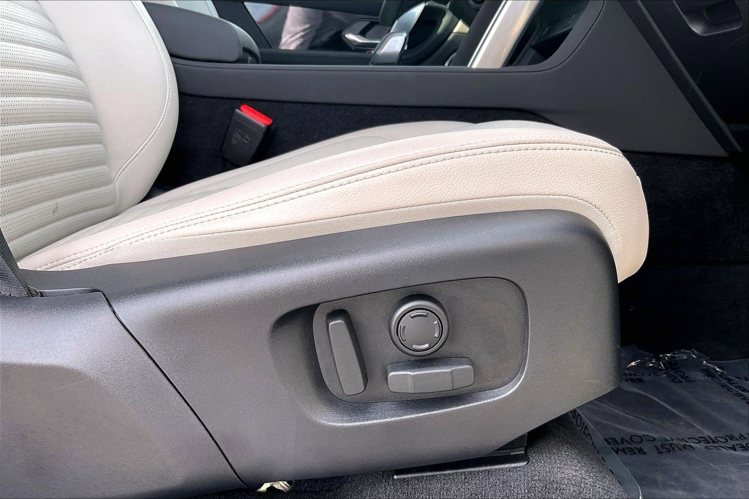 Certified 2025 Land Rover Discovery Sport S image 35