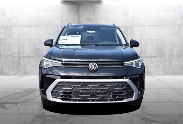 New 2025 Volkswagen Taos SE image 4