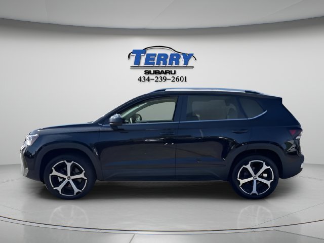 Used 2026 Volkswagen Taos SEL AWD/4WD image 3
