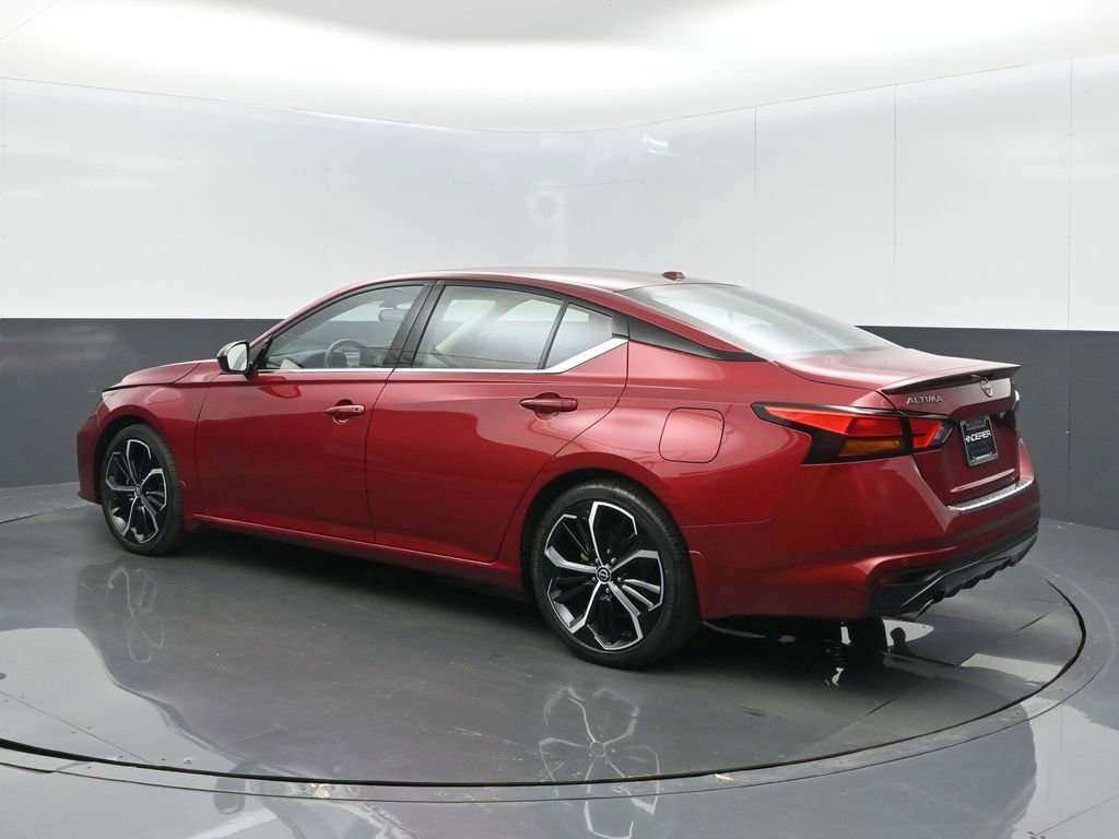 Used 2023 Nissan Altima 2.5 SR w/ SR Premium Package image 16