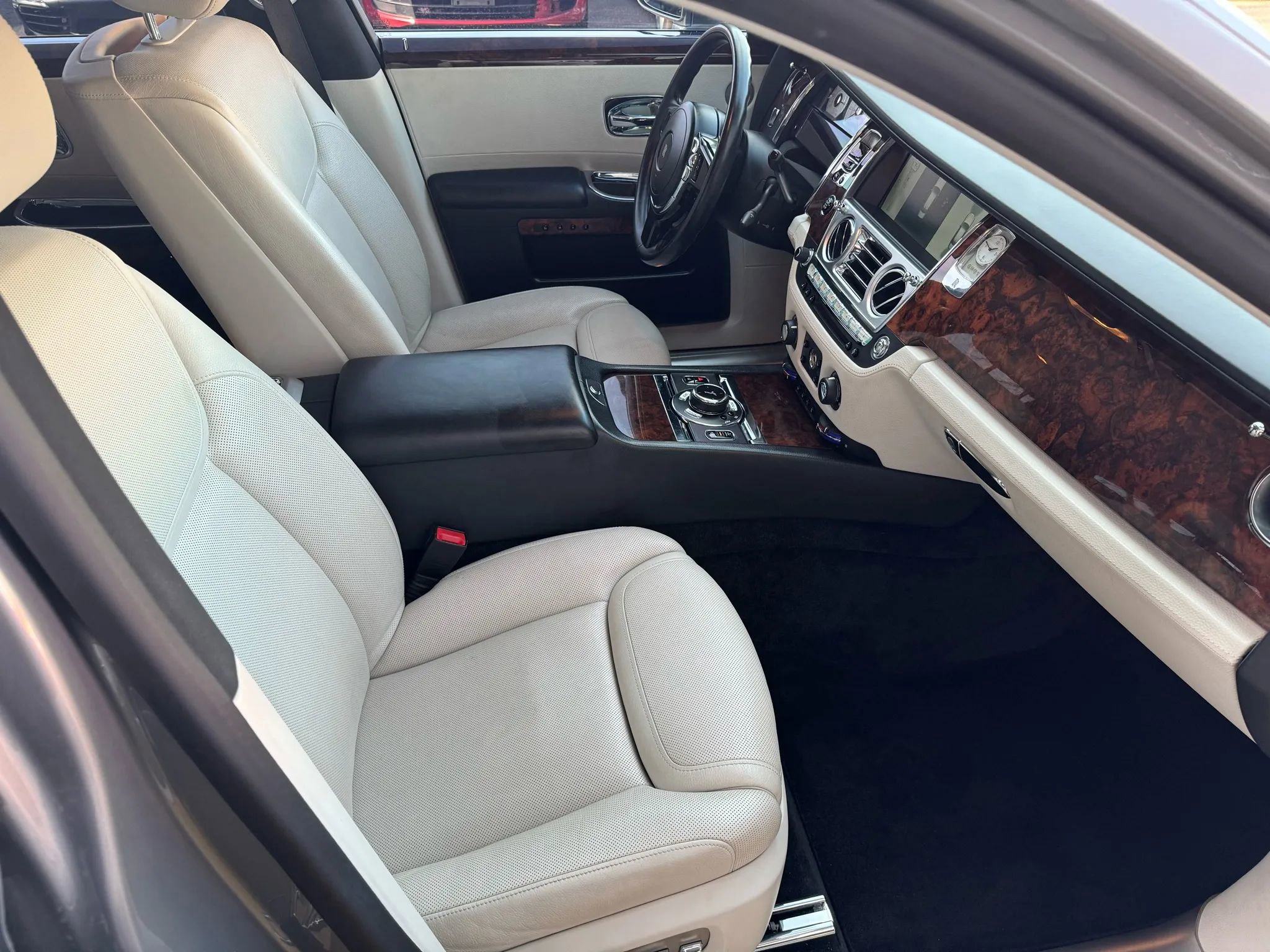 Used 2015 Rolls-Royce Ghost image 13