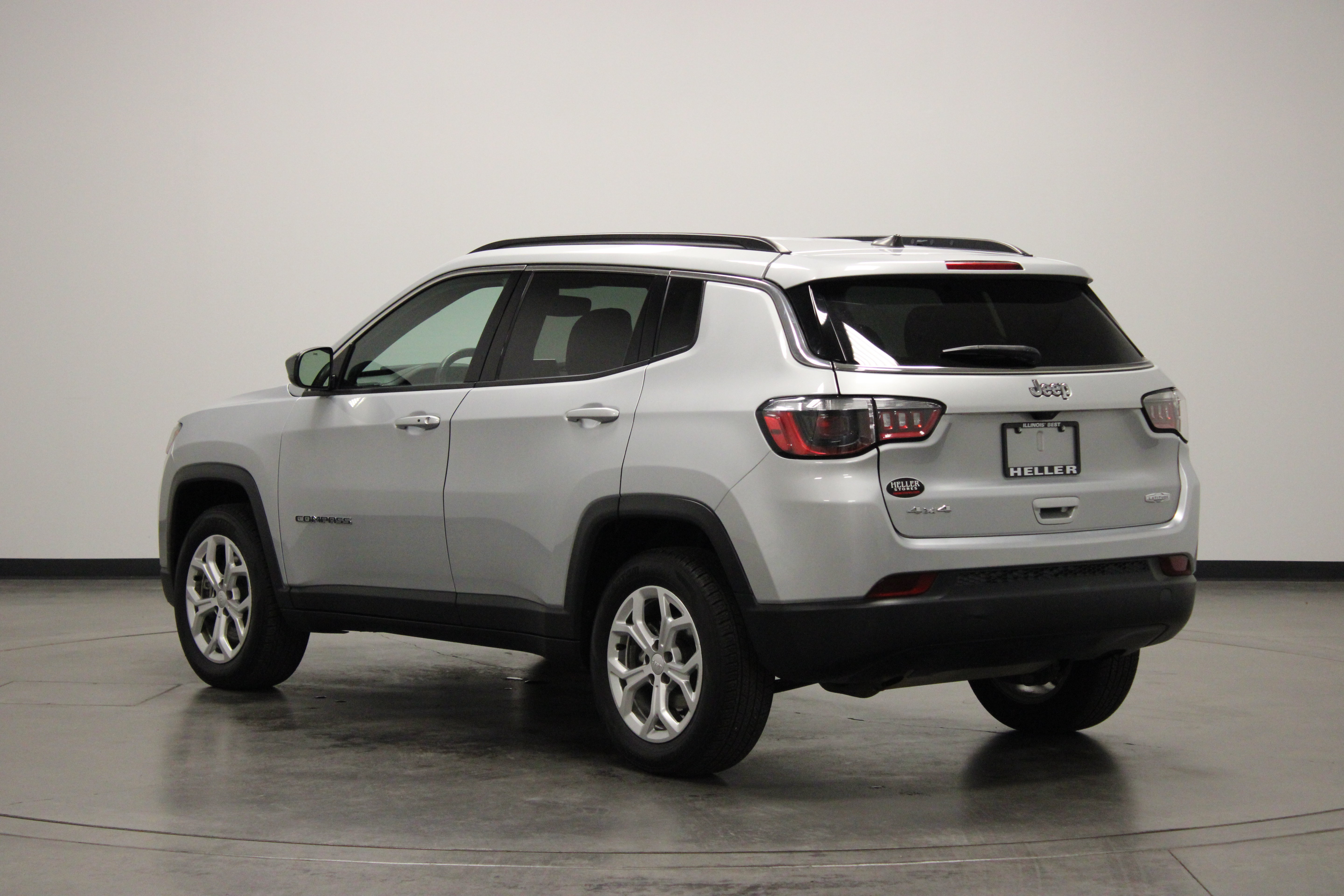 Used 2024 Jeep Compass Latitude AWD/4WD image 6