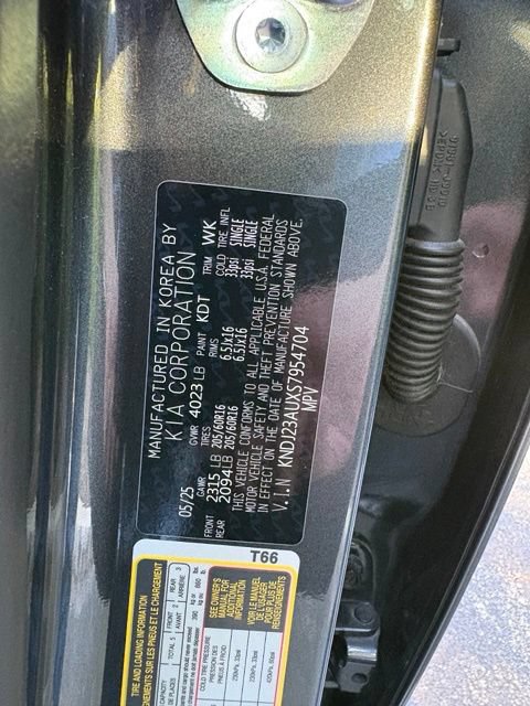 Used 2025 Kia Soul LX w/ LX Technology Package FWD image 14