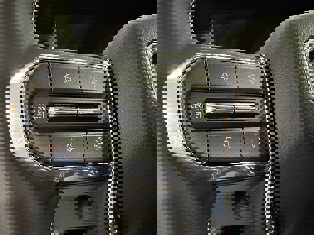 Used 2025 GMC Acadia Denali w/ Super Cruise Package image 17