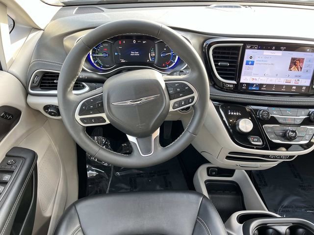 Used 2024 Chrysler Pacifica Limited FWD image 16