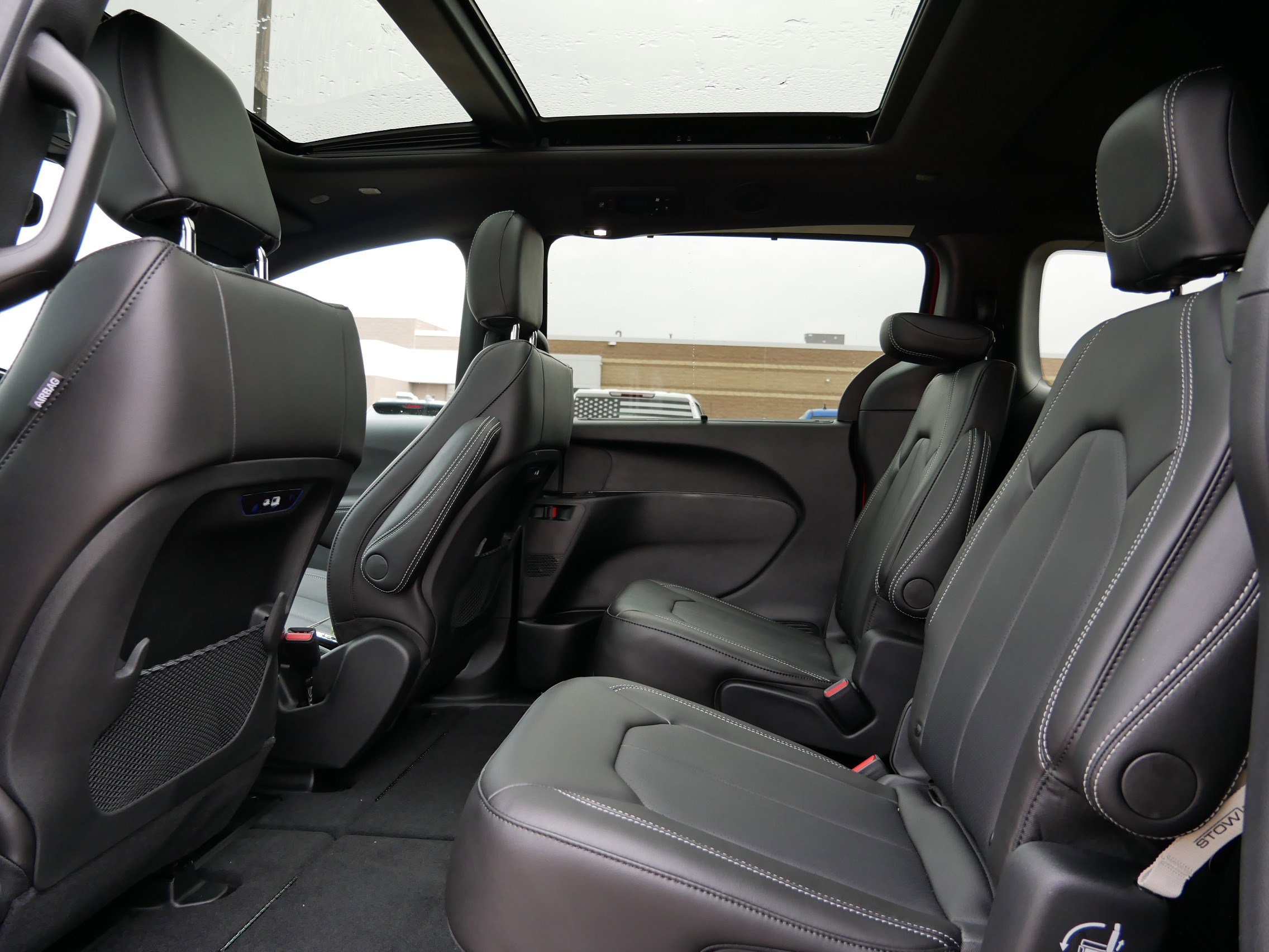 New 2026 Chrysler Pacifica Select image 7