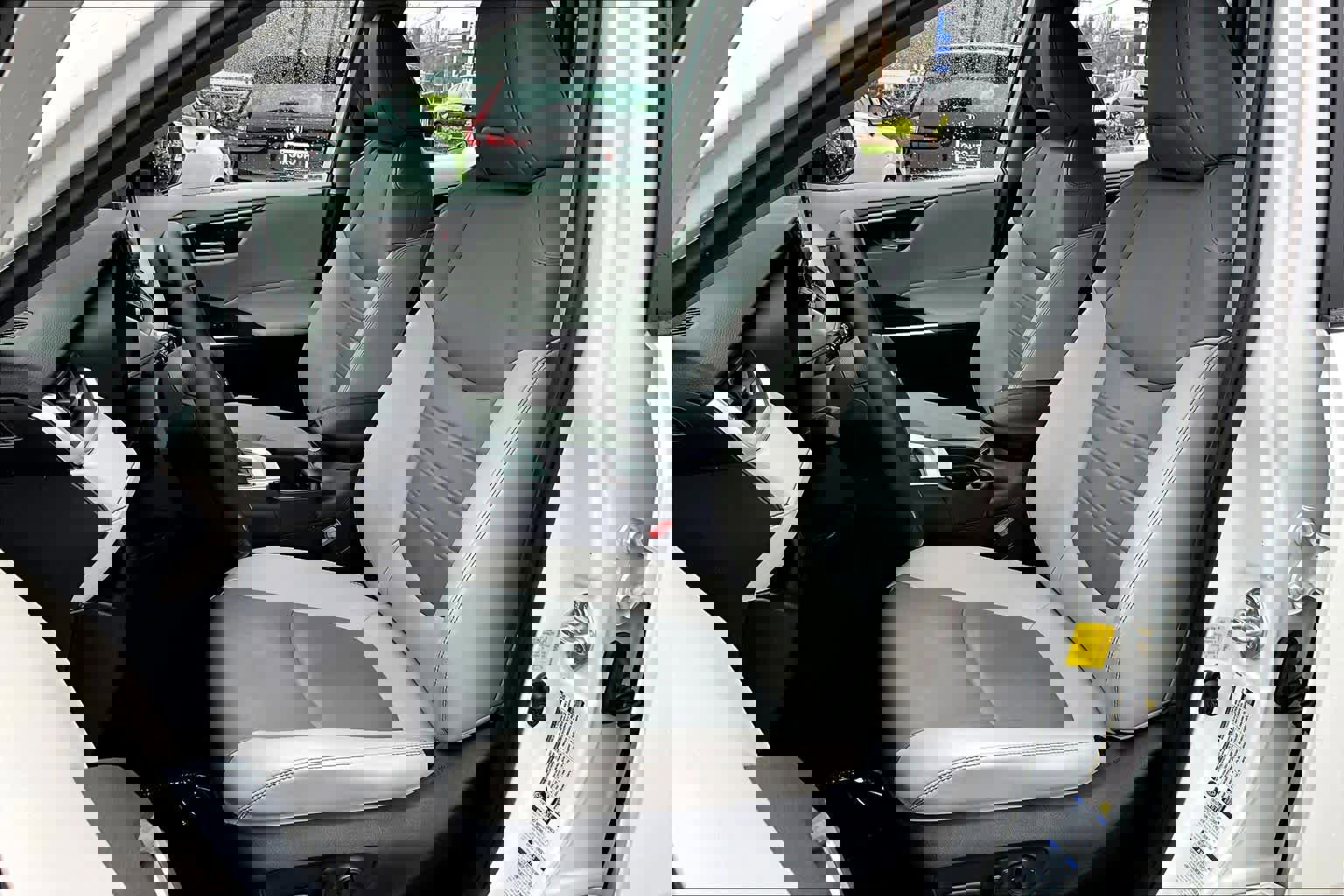 Used 2021 Toyota RAV4 XLE Premium AWD/4WD image 8