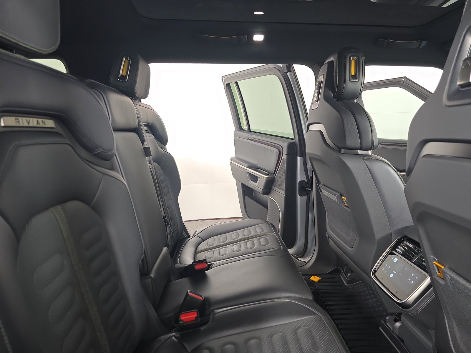 Used 2025 Rivian R1S Adventure AWD/4WD image 23