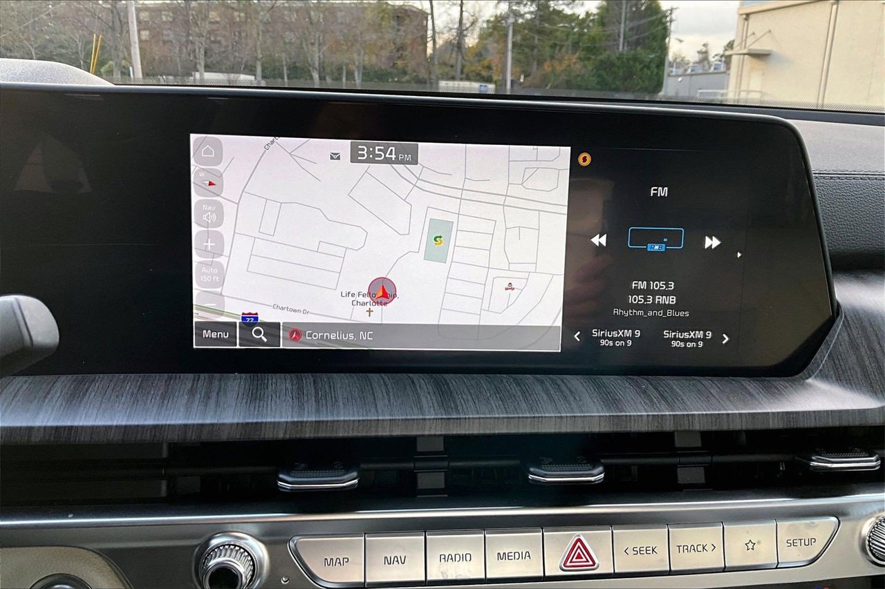 Used 2025 Kia Telluride EX w/ EX Captain's Chair Package image 12