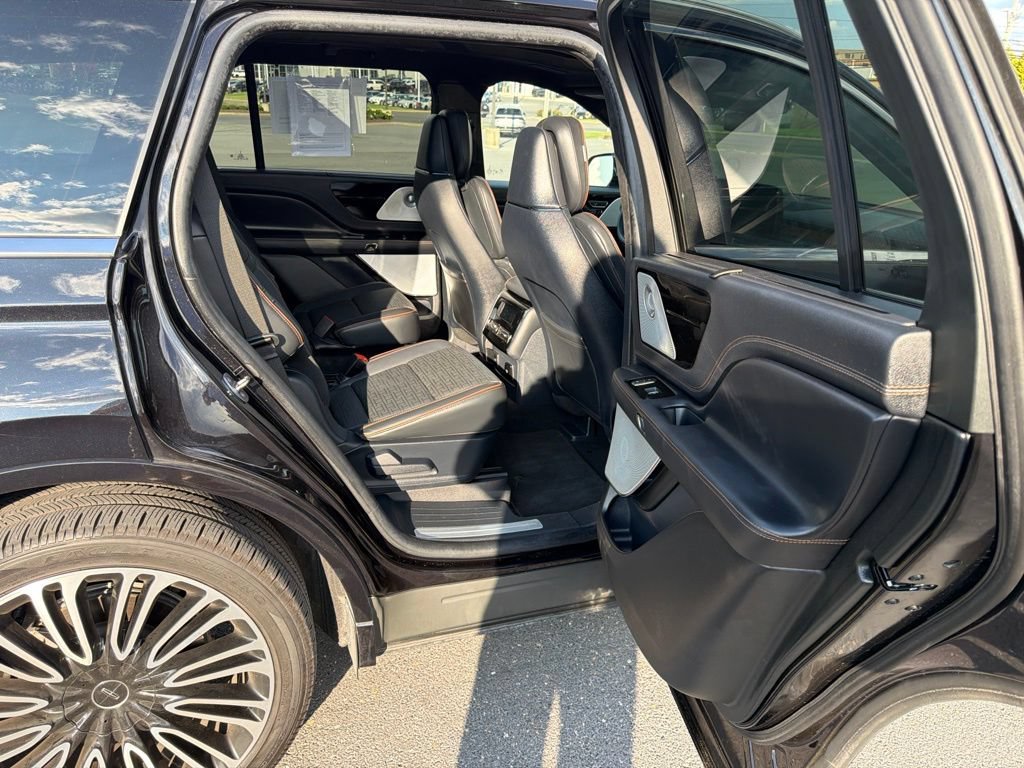 Certified 2025 Lincoln Aviator Black Label AWD/4WD image 19