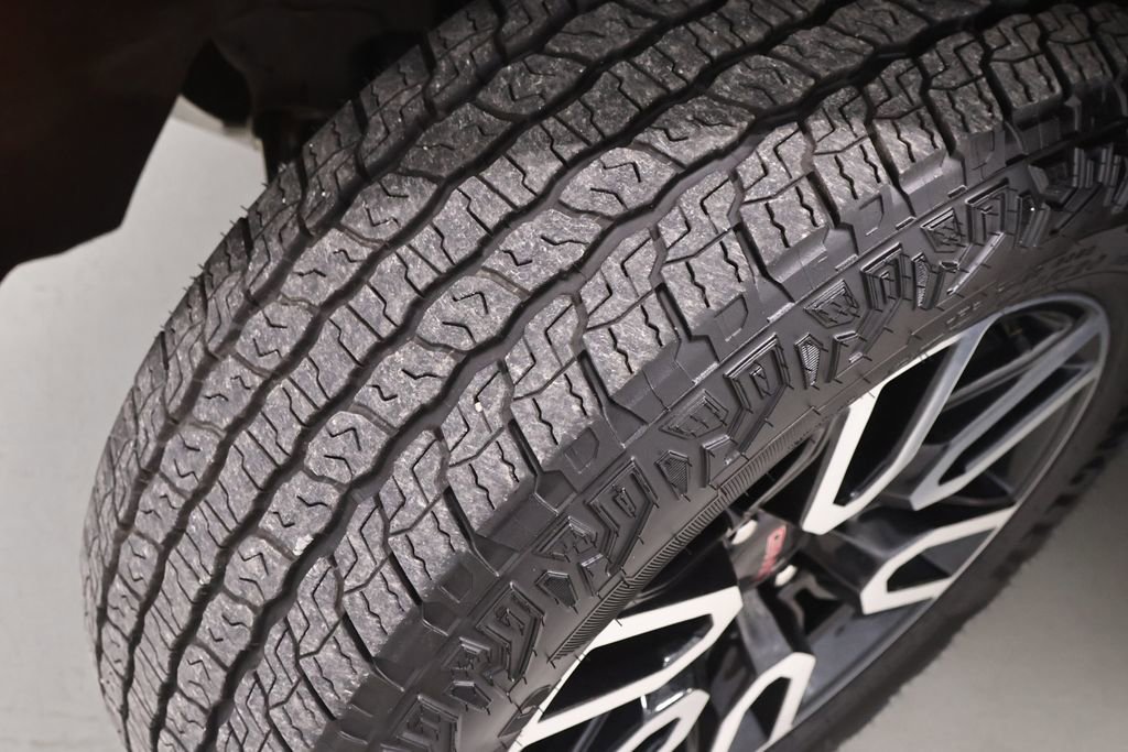 Used 2024 GMC Yukon AT4 w/ Technology Package image 52