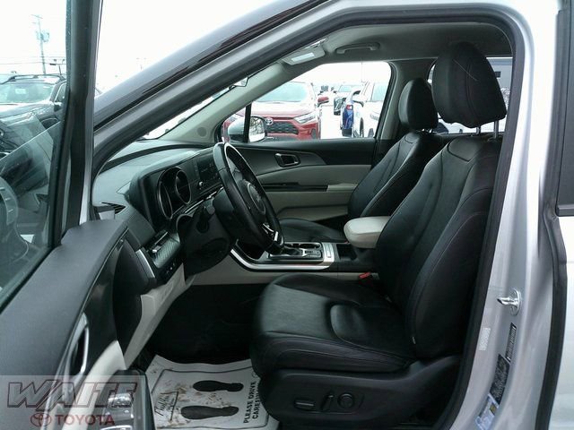 Used 2023 Kia Carnival LX image 19