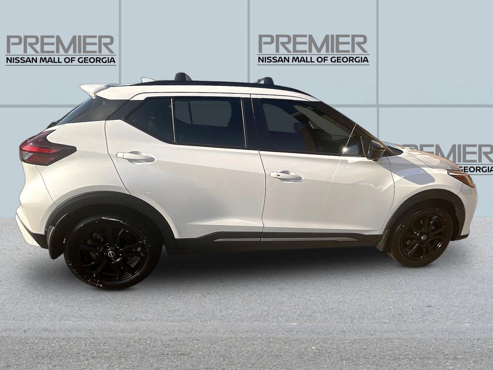 Used 2024 Nissan Kicks SR w/ SR Premium Package FWD image 8