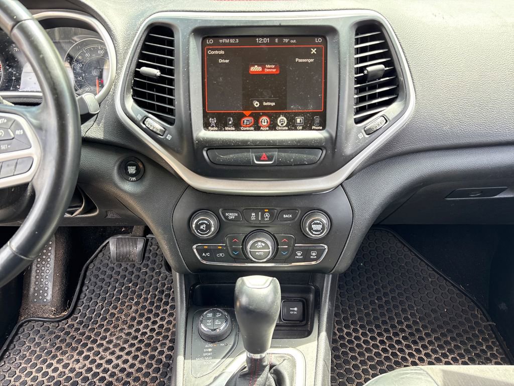 Used 2017 Jeep Cherokee Trailhawk w/ Comfort/Convenience Group image 22