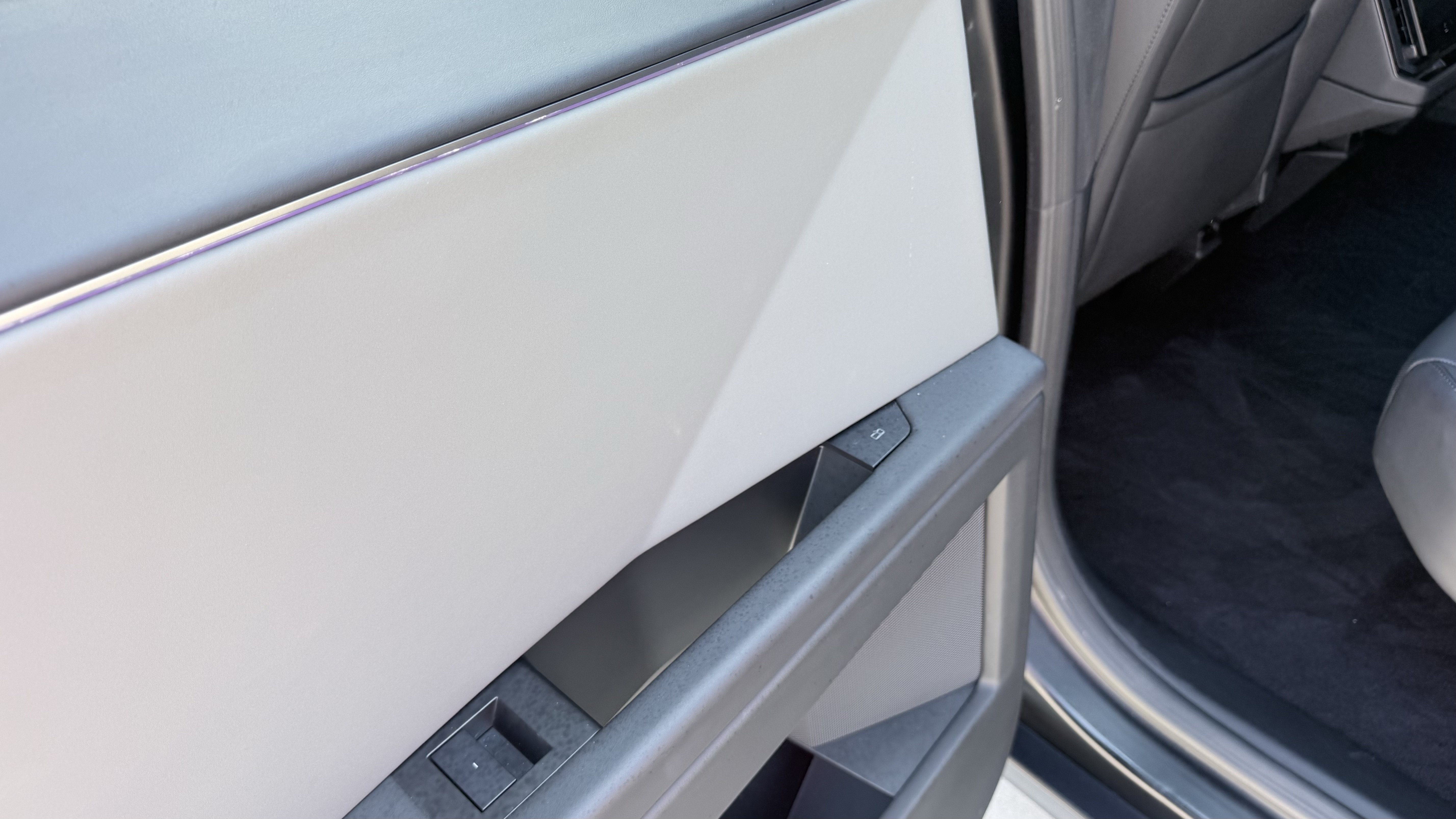 Used 2025 Tesla Cybertruck AWD Crew Cab image 34