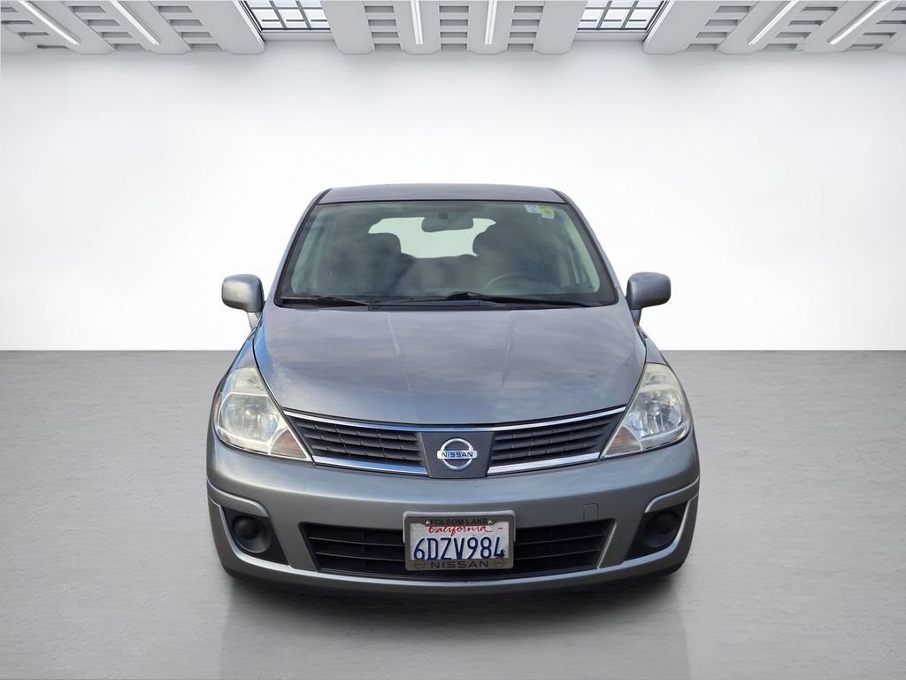 Used 2009 Nissan Versa Hatchback w/ Convenience Pkg FWD image 2