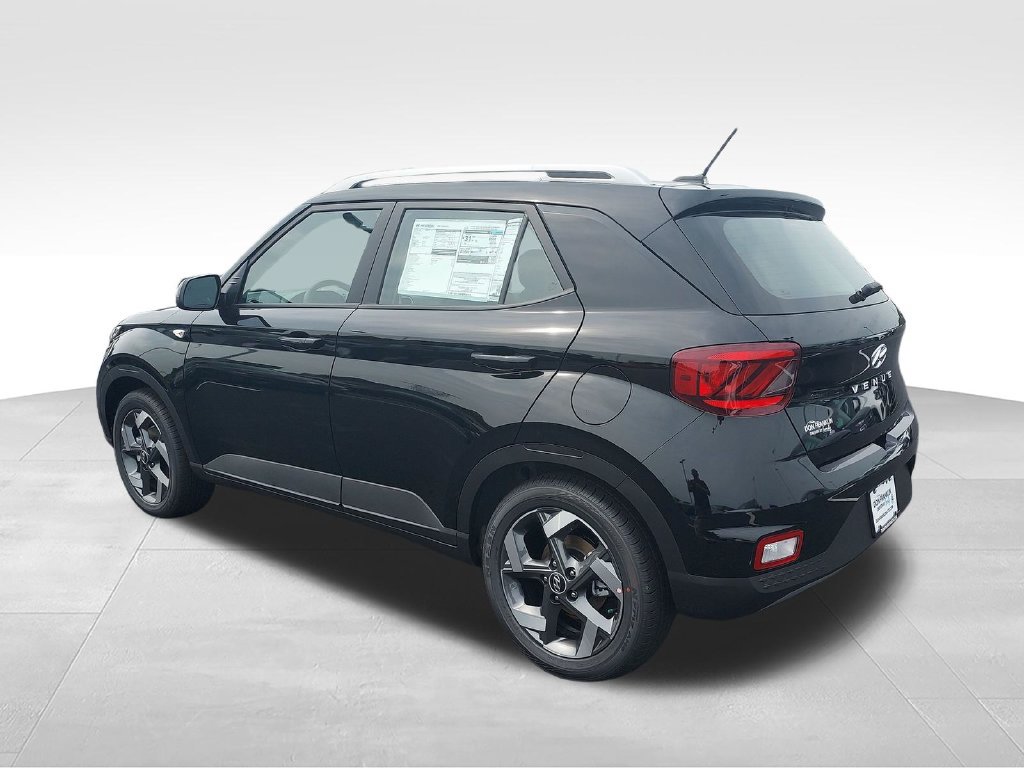 New 2026 Hyundai Venue SEL FWD image 3