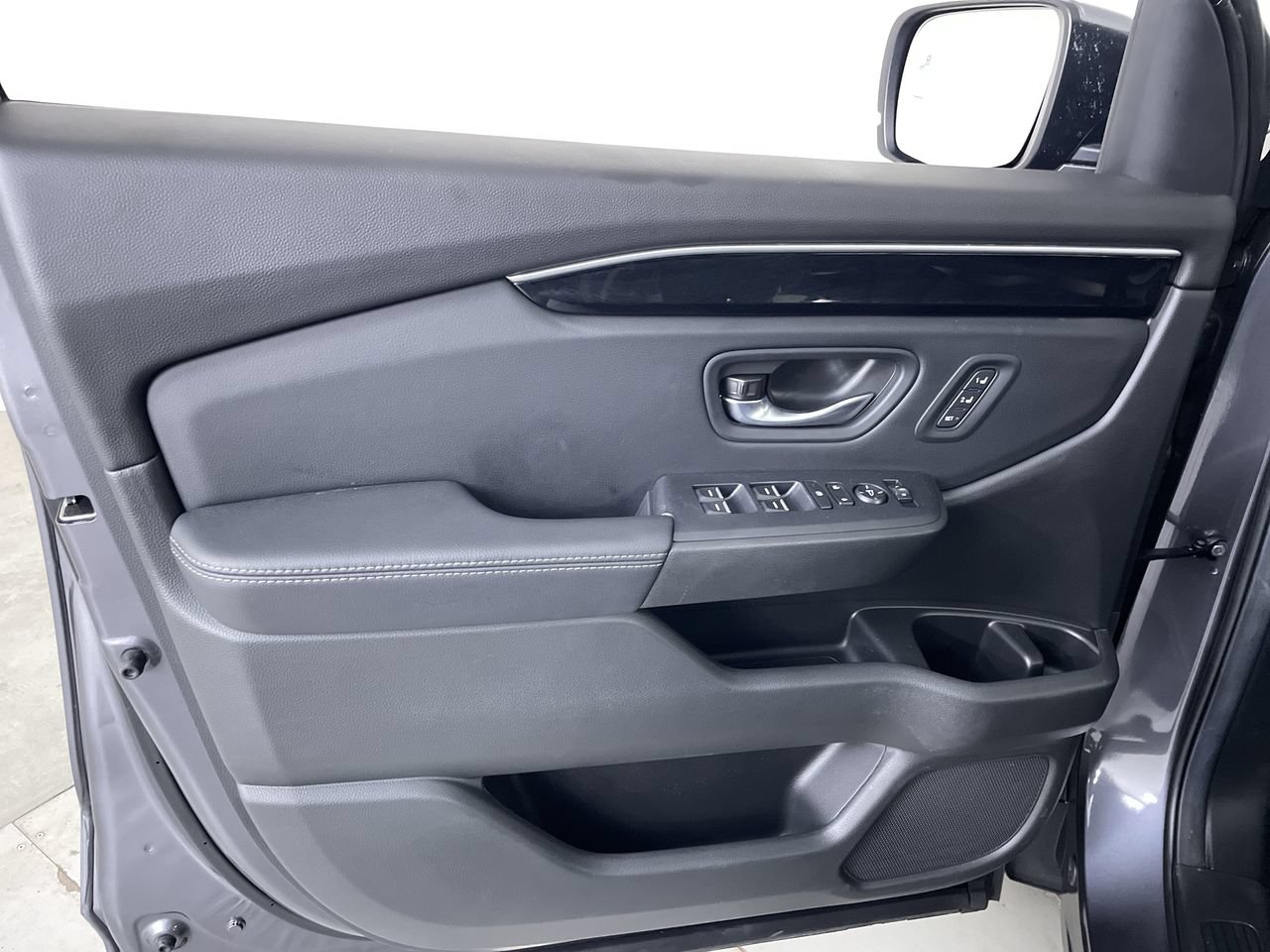 Used 2025 Honda Pilot Touring image 10