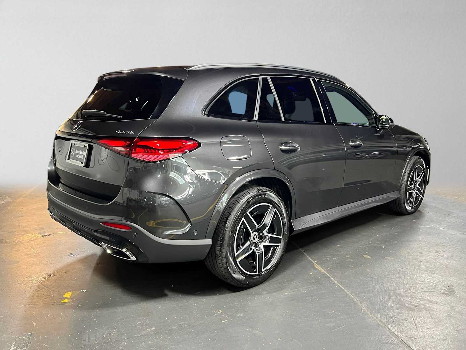 Used 2026 Mercedes-Benz GLC 300 4MATIC image 3