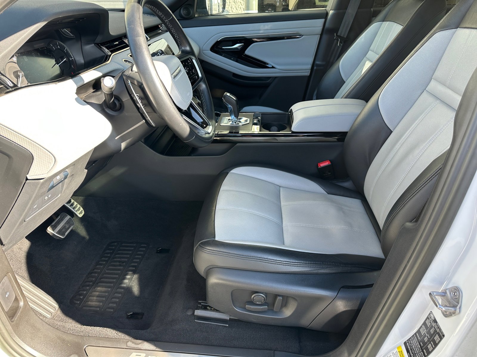 Used 2023 Land Rover Range Rover Evoque R-Dynamic S image 12