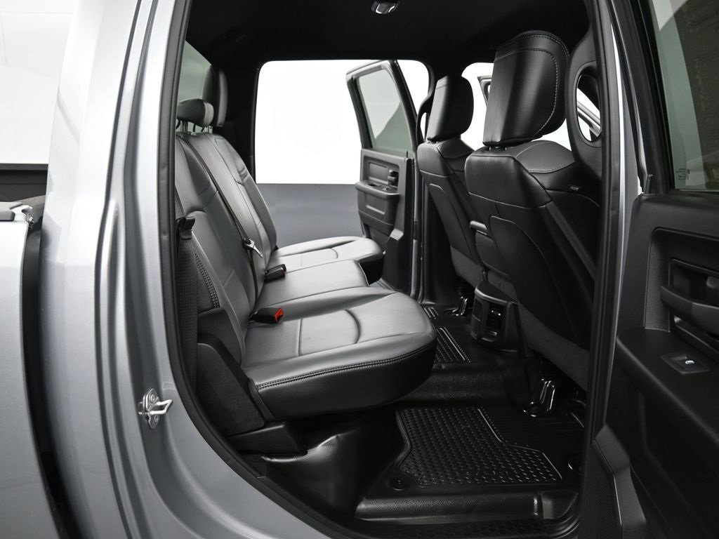 Used 2024 RAM 2500 Tradesman w/ Chrome Appearance Group image 32