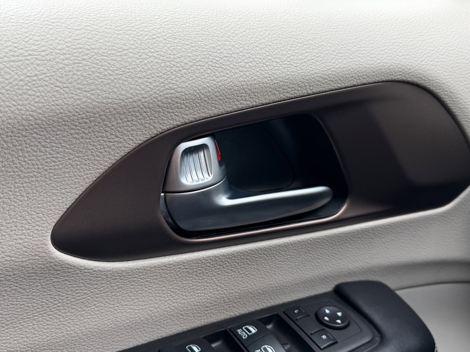 Used 2023 Chrysler Voyager LX FWD image 32