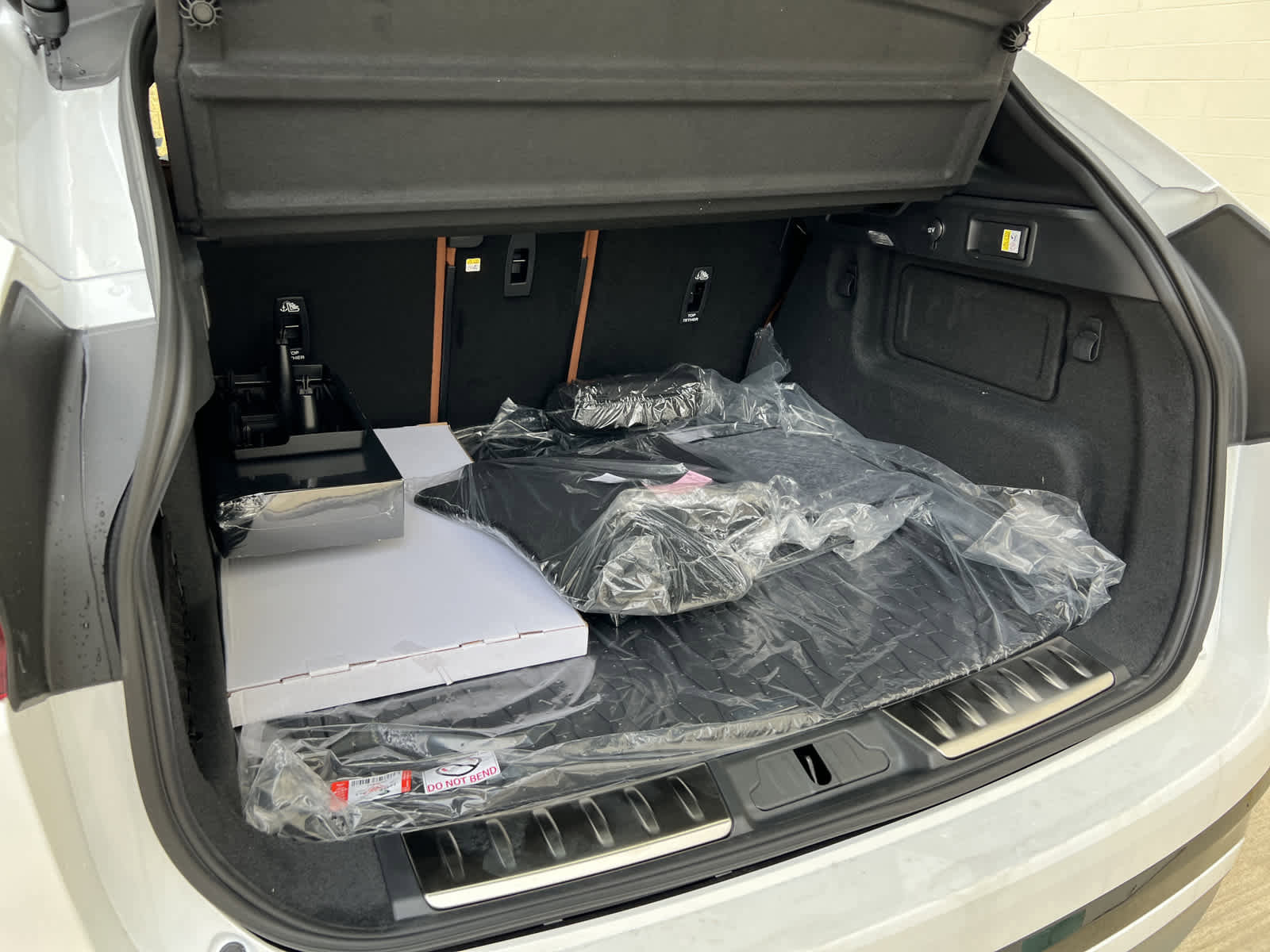 Used 2025 Jaguar F-PACE R-Dynamic S image 17