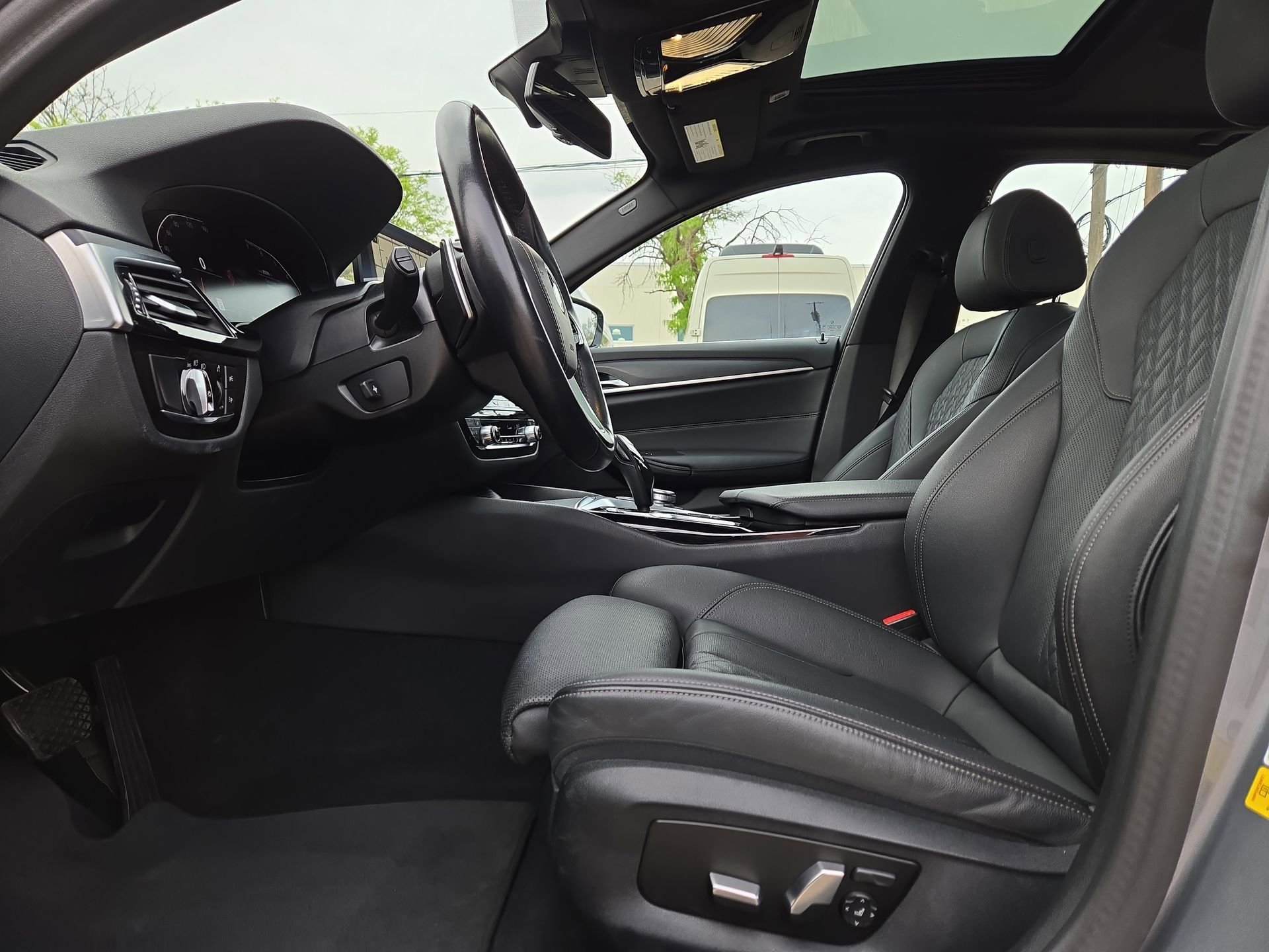Used 2023 BMW 530i RWD image 16