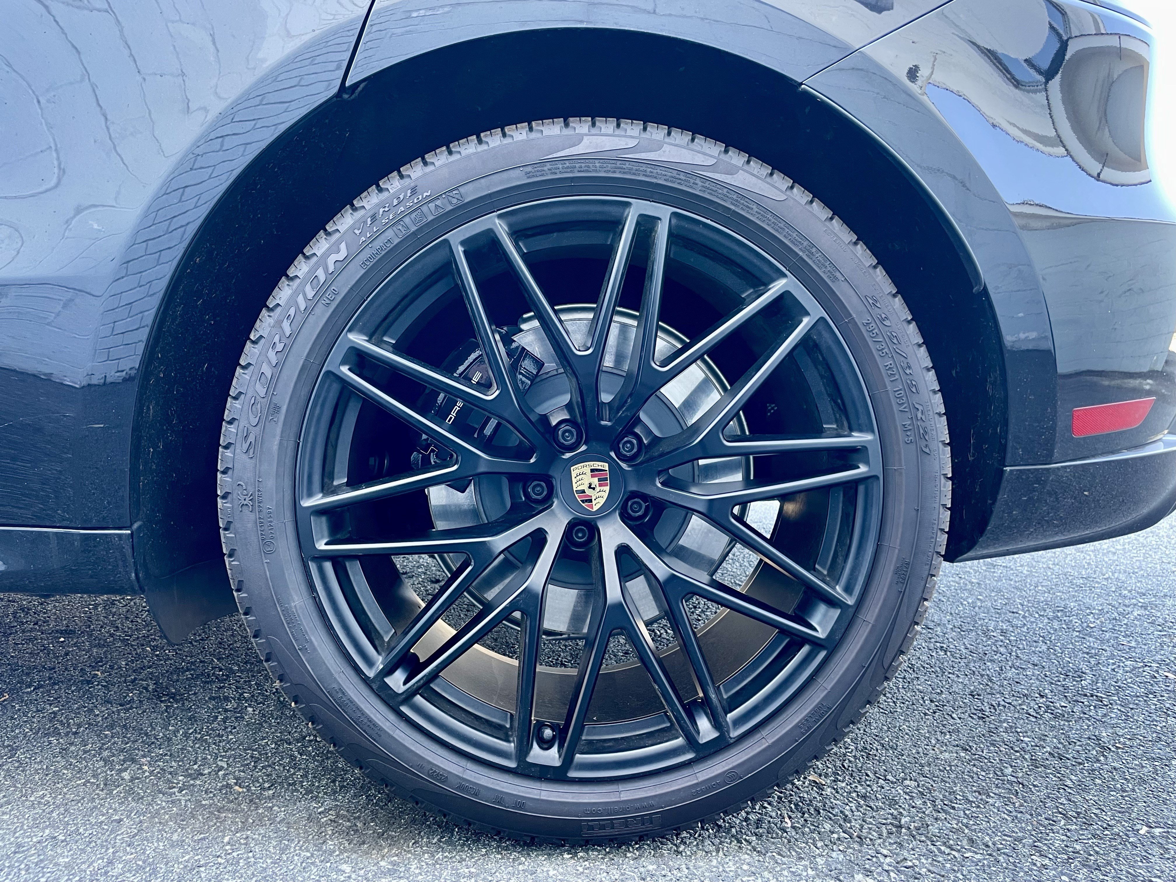Used 2022 Porsche Macan GTS AWD/4WD image 10