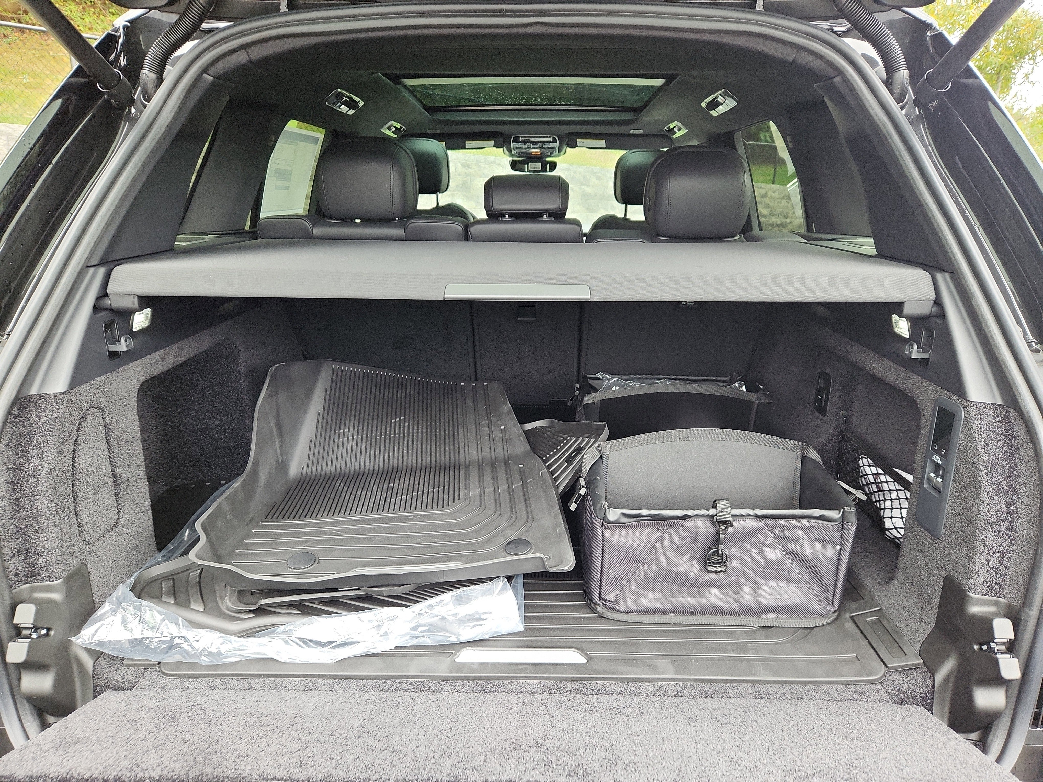 New 2025 Land Rover Range Rover SE image 13