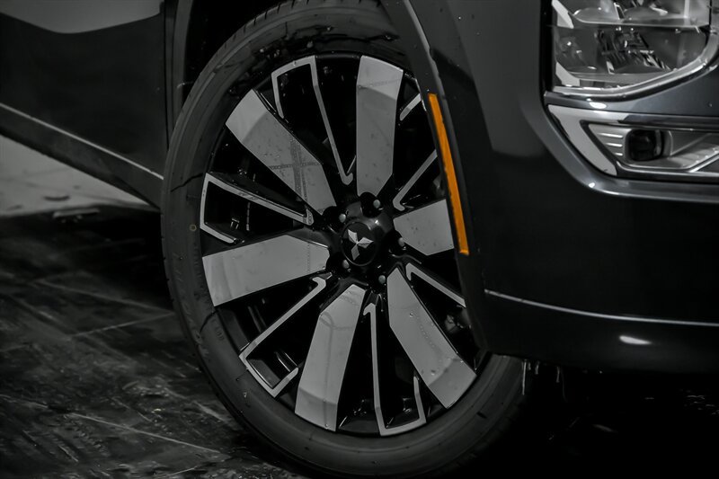 New 2026 Mitsubishi Outlander SEL FWD image 3