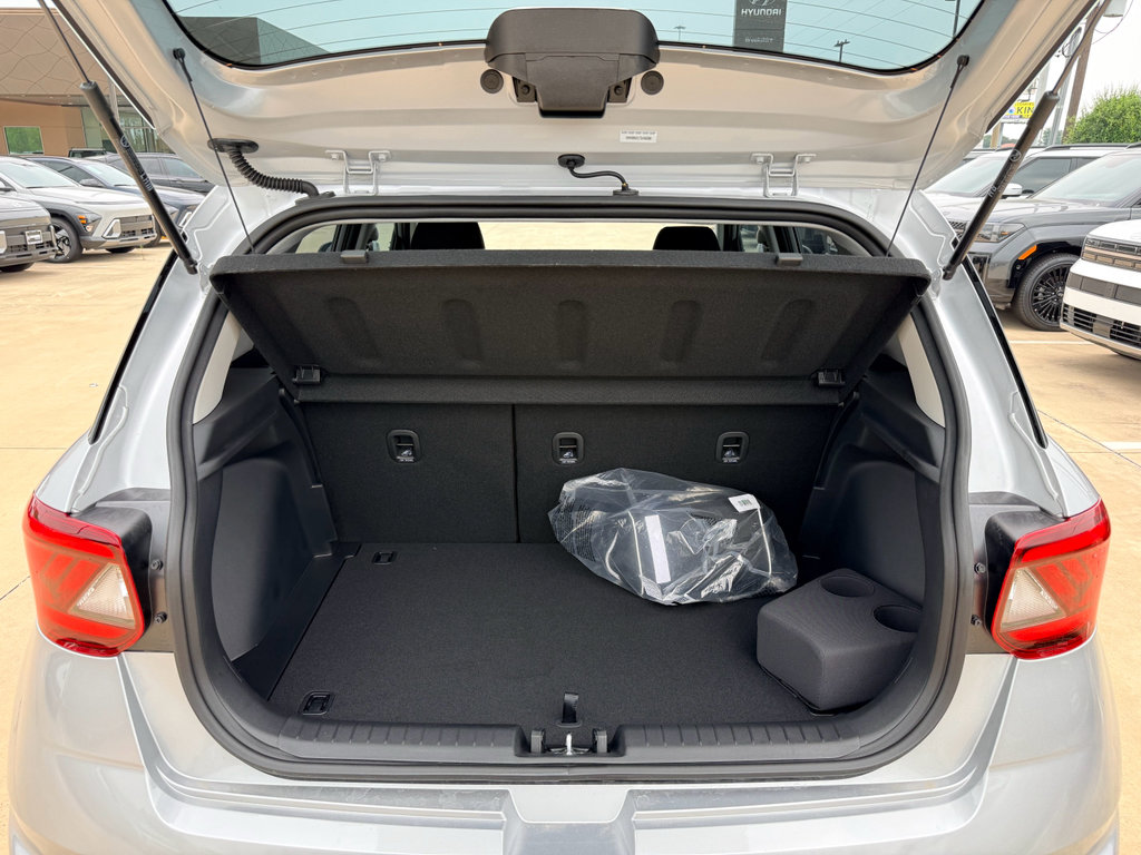 Used 2026 Hyundai Venue SE FWD image 27