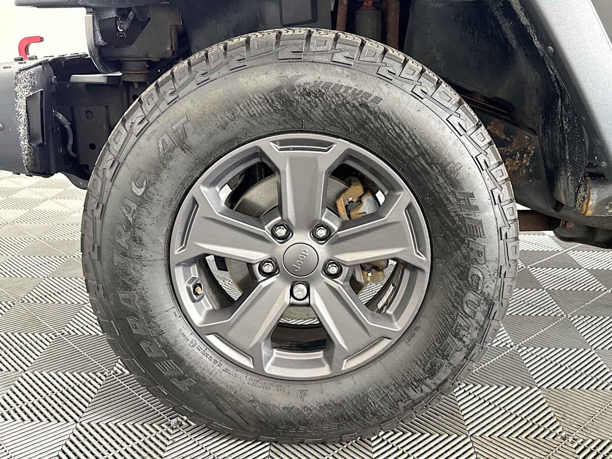 Used 2018 Jeep Wrangler Unlimited Rubicon w/ Connectivity Group image 35