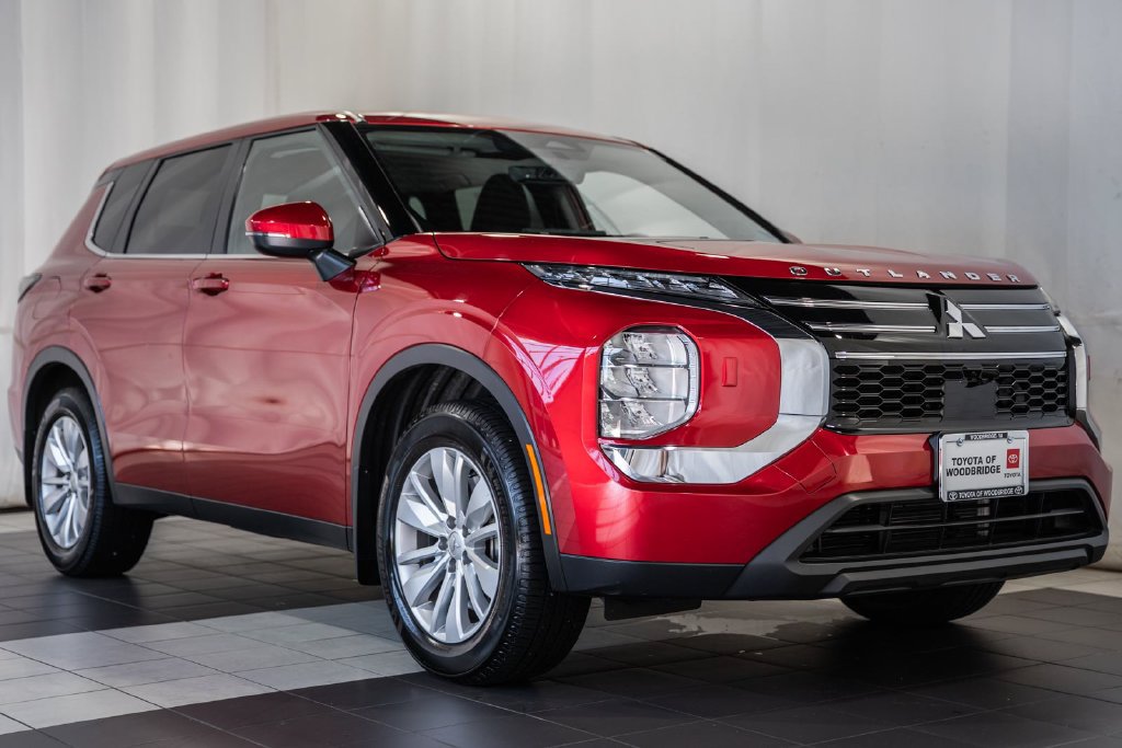 Used 2025 Mitsubishi Outlander ES