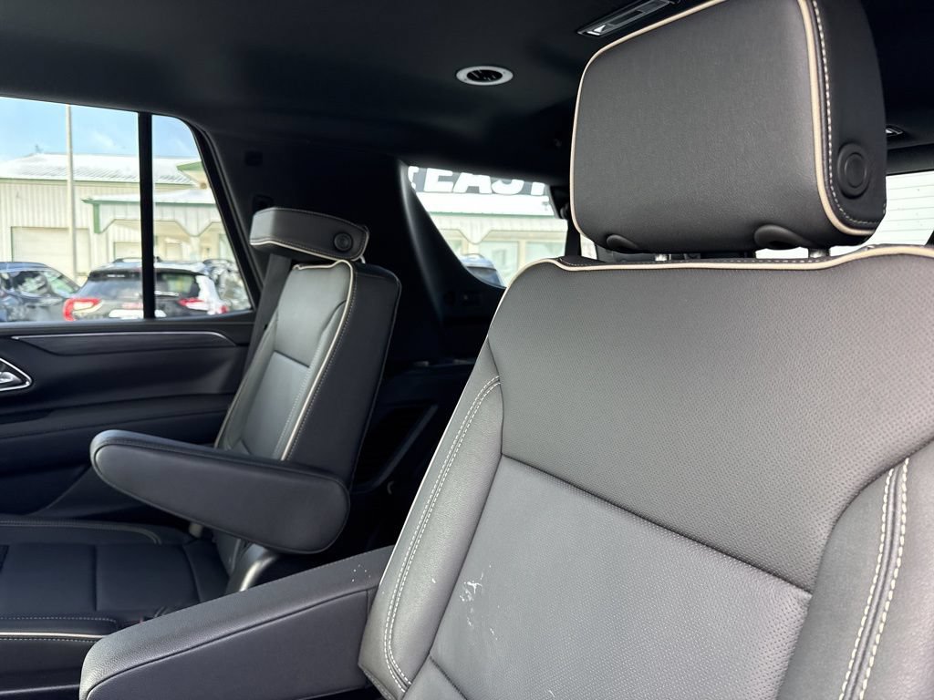 Used 2024 GMC Yukon SLT w/ SLT Luxury Package AWD/4WD image 40