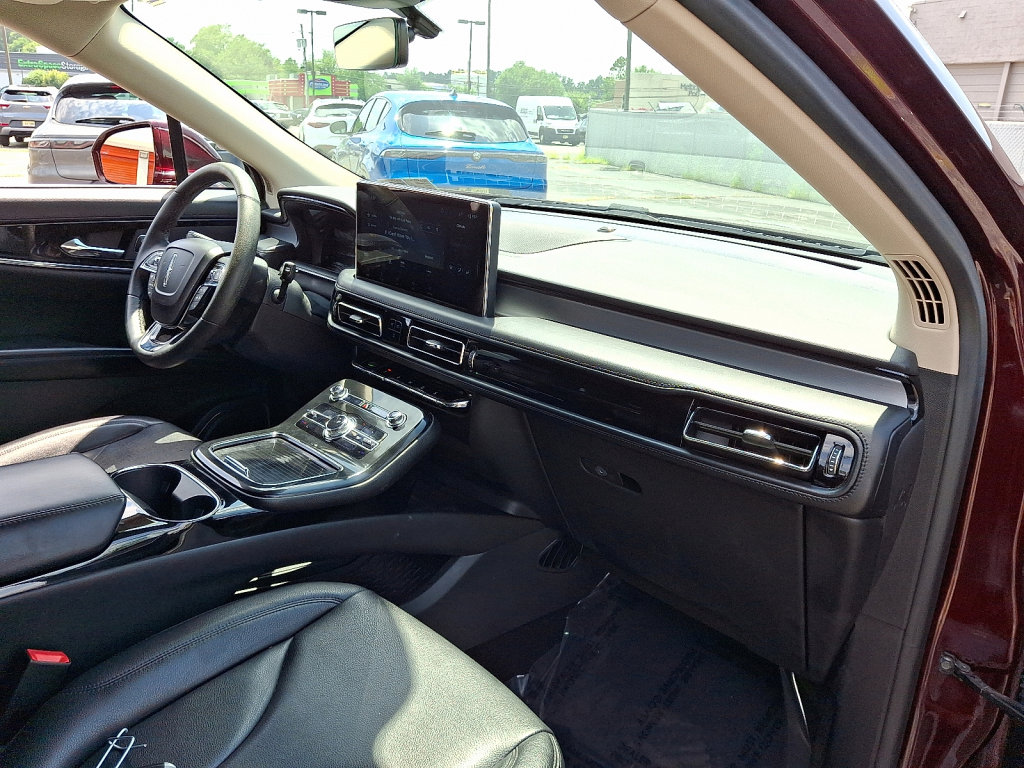 Used 2022 Lincoln Nautilus AWD image 11