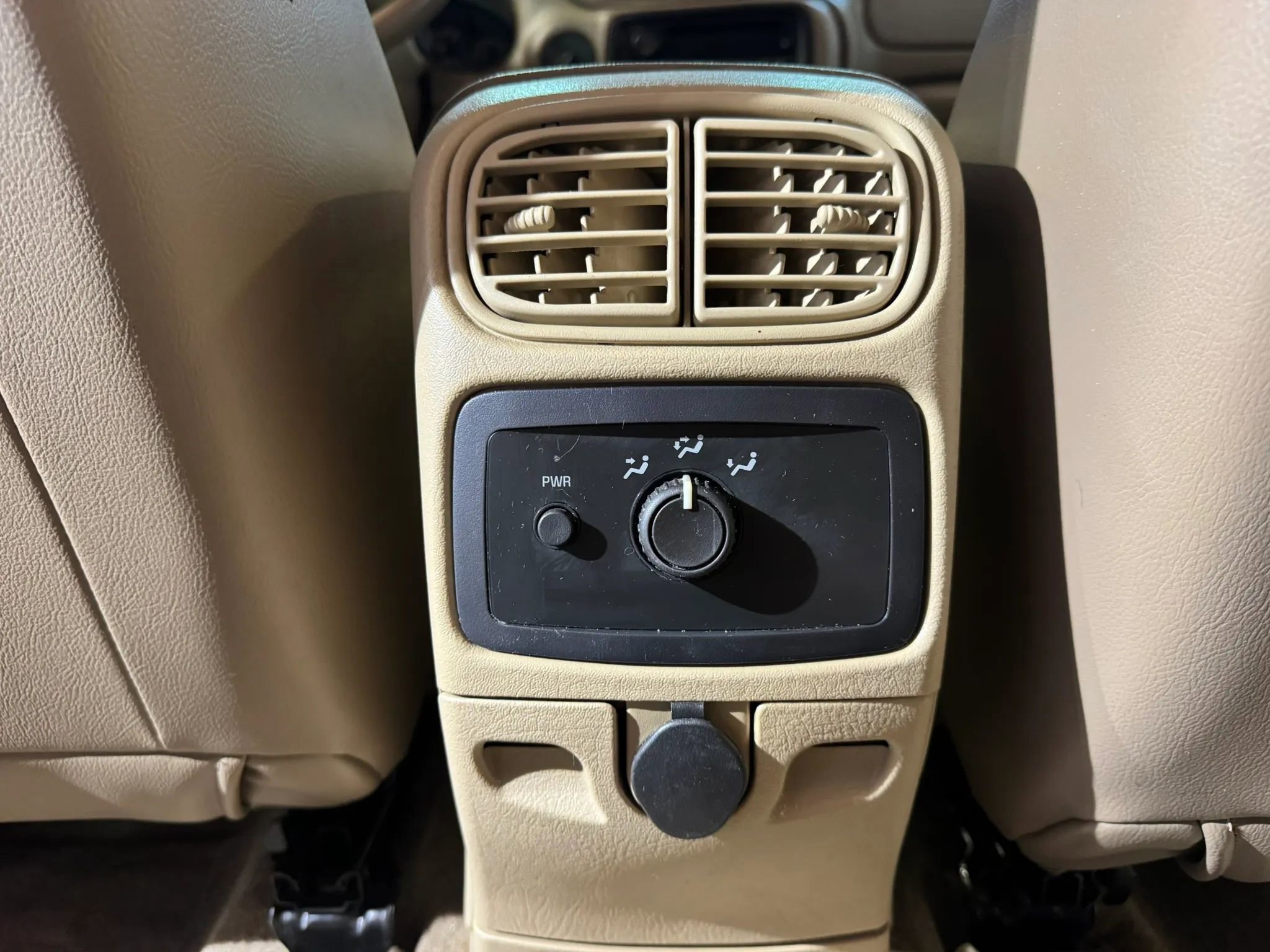 Used 2004 Chevrolet TrailBlazer LT w/ LT Preferred Equipment Group AWD/4WD image 24