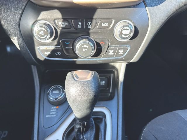 Used 2017 Jeep Cherokee Latitude w/ Safety/Convenience Group image 16