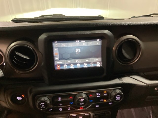 Used 2021 Jeep Gladiator Willys image 16